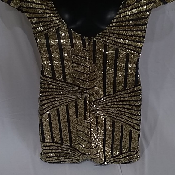 🔖5/$10🎉 Black and Gold Sequin Dress - Picture 4 of 4